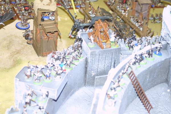 Keywords: LOTR Minas Tirith Grond Battle Helms Deep GW Gamesworkshop terrain custom customhobby customhobby.com